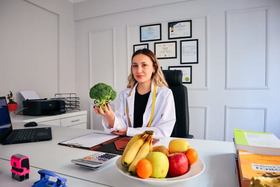 what is a nutritionist sat at office