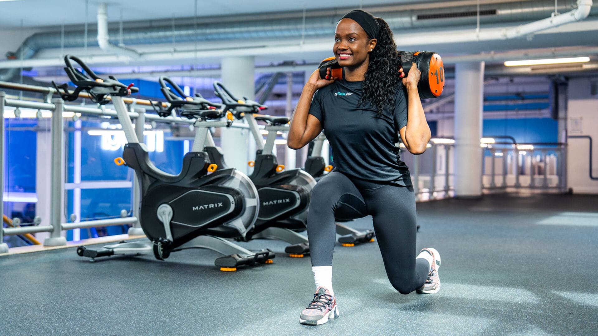 Woman training lower body at the gym.
